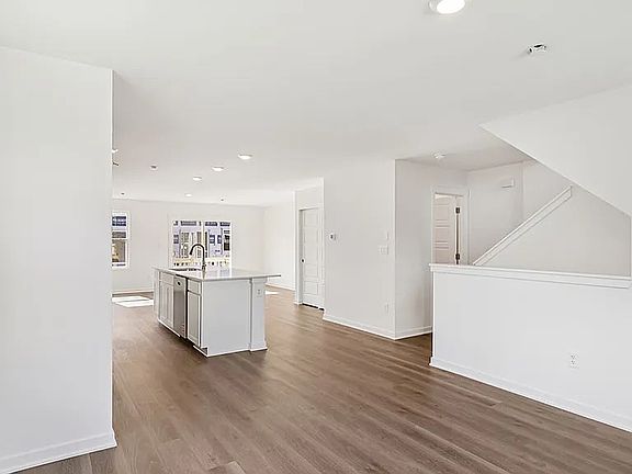 2nd image of 861 Briar Glen Ct