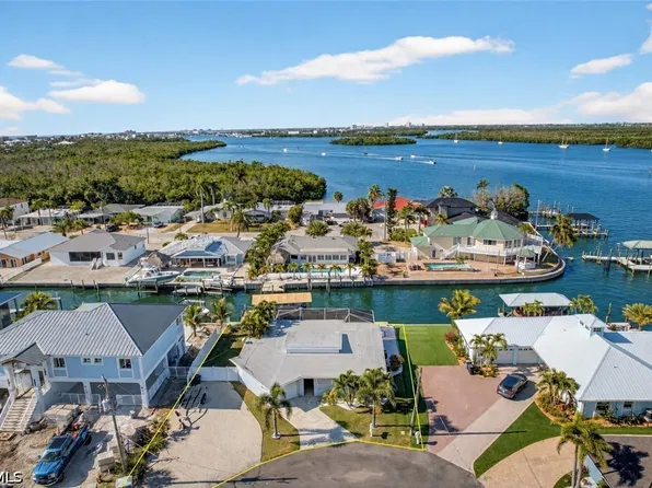 467 Madison Ct, Fort Myers Beach, FL 33931