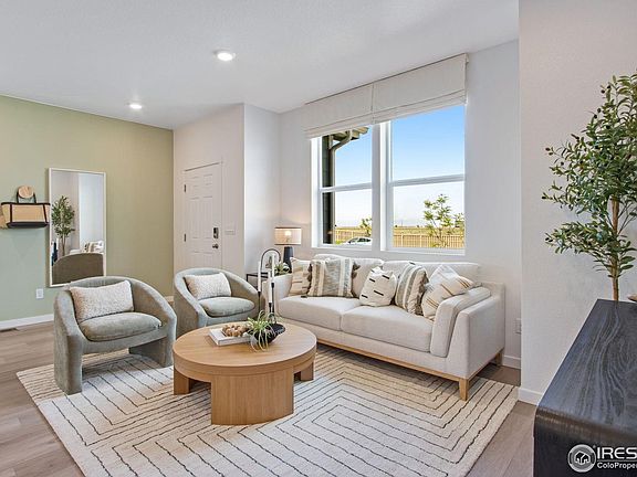 3rd image of 374 Tailholt Ave