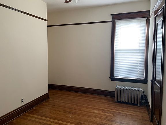 2nd image of 2719 N Sacramento Ave #3