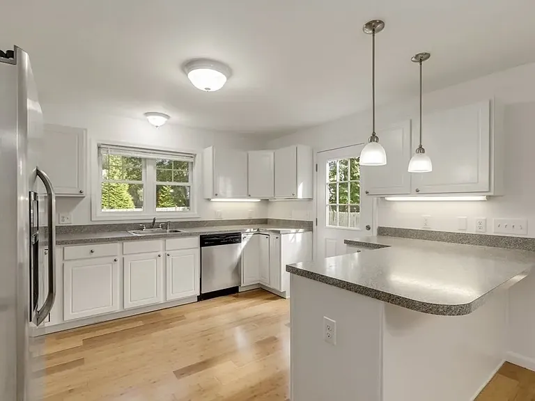 32 Brown St #32 — Photo 8