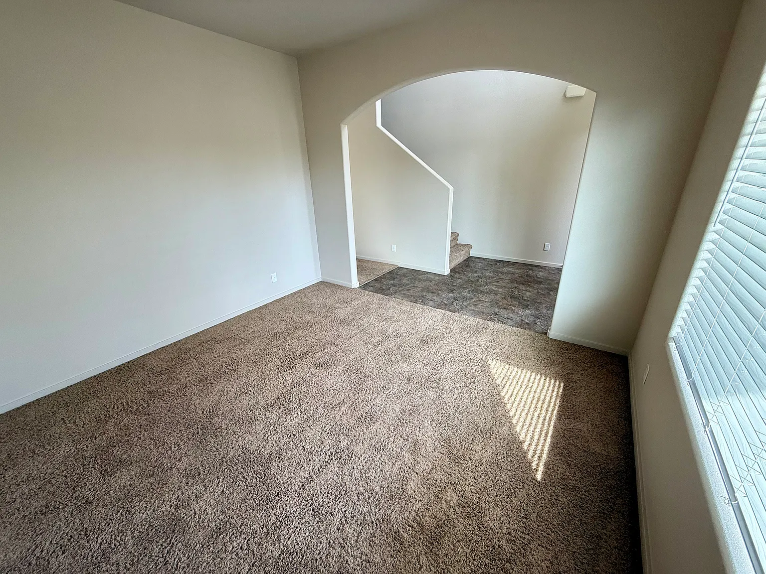 4 bed, 2.5 bath, 2800 sqft, $3,000 — Photo 4