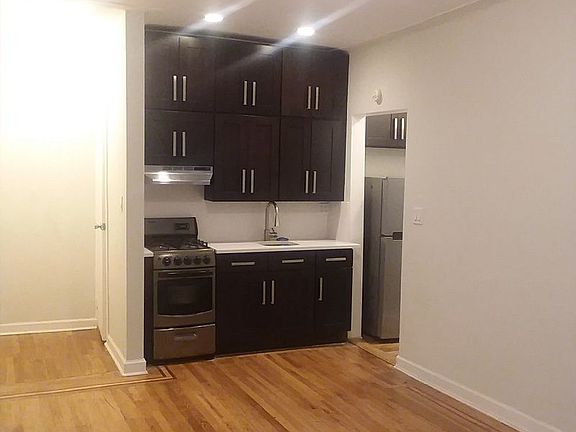 3rd image of 427 W 51st St APT 2J