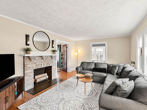 4th image of 387 Upham St