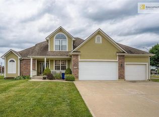 841 SW Stablewood Ct, Lees Summit, MO 64081