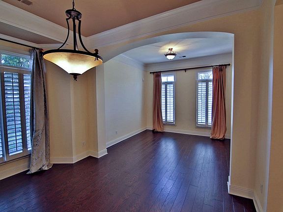 4th image of 831 Schilling Farm Cir W