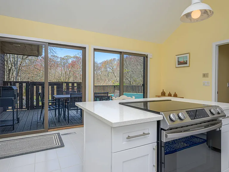 47 Spring Pond Ln — Photo 9