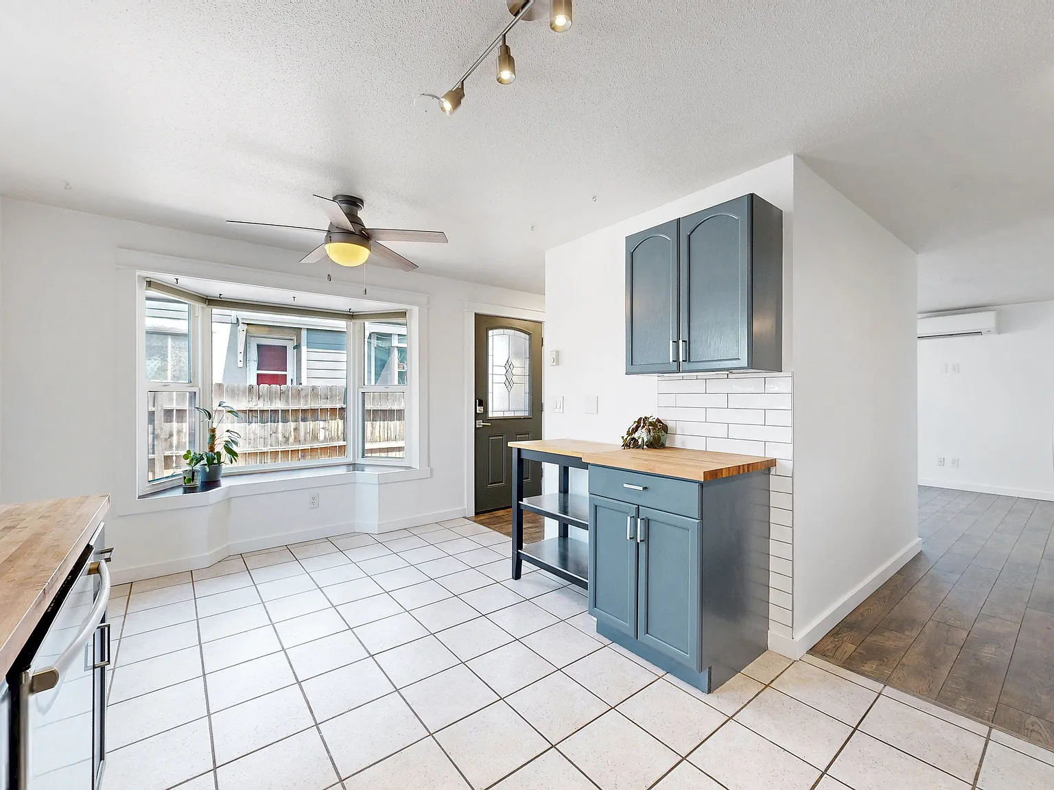 3 bed, 2.5 bath, 1328 sqft, $3,350 — Photo 4