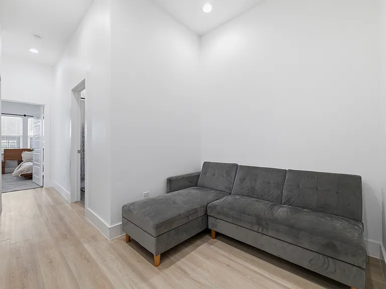 2406 Merlin St — Photo 19
