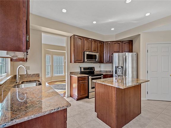 4th image of 8003 Woodcreek Dr S