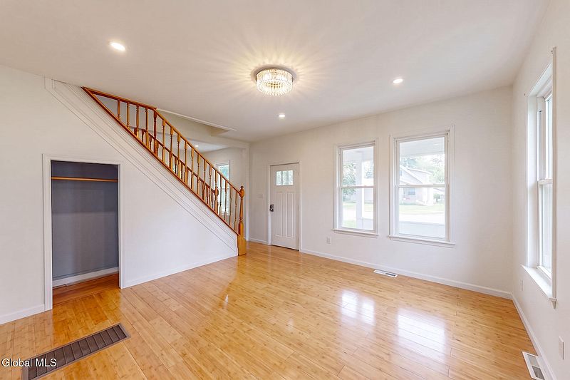 4th image of 11 Parkis Street