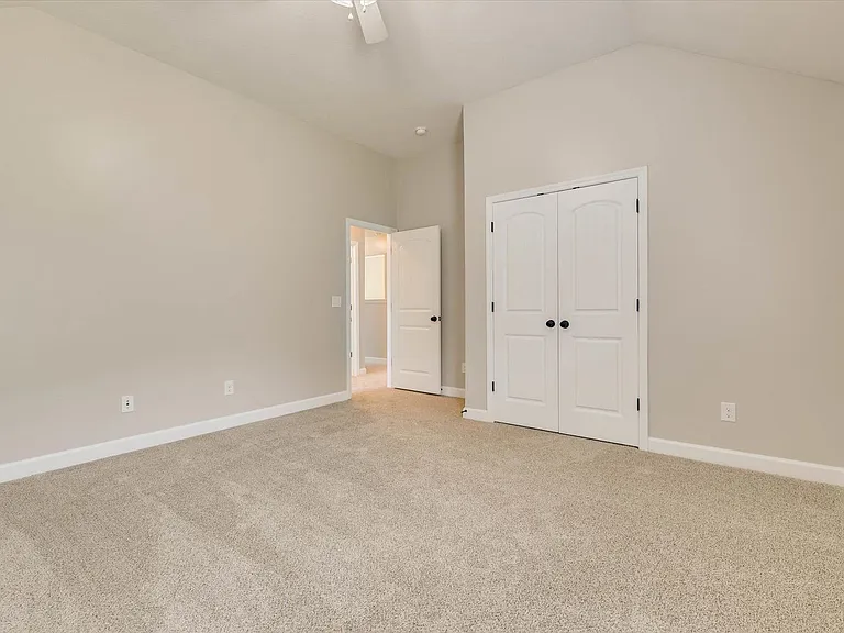 127 Radcliff Dr — Photo 44