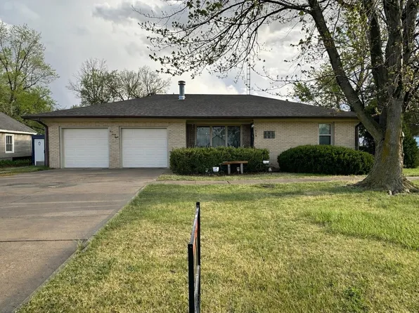 438 W Wisconsin St, Russell, KS 67665