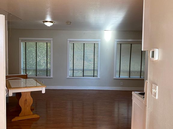 2nd image of 2605 Lakeshore Blvd #A