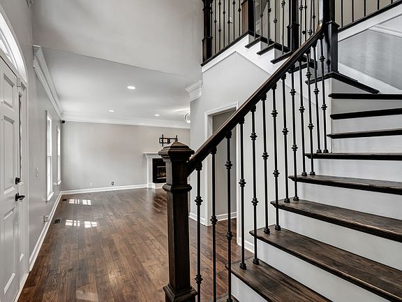 4th image of 105 Belle Glen Dr