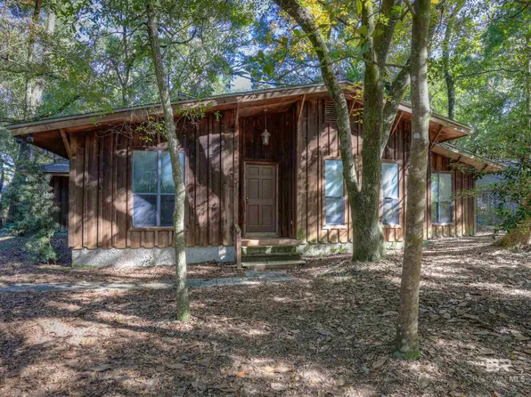 155 Laurel Ave, Fairhope, AL 36532