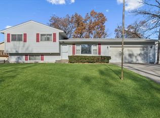 8518 Coral Rd, Wonder Lake, IL 60097