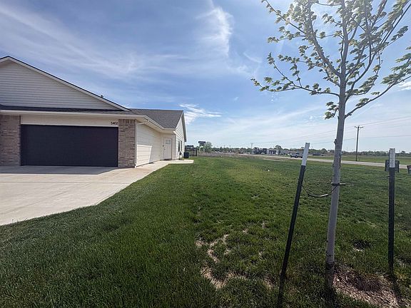 4th image of 5402-5404 N Sandkey Ct