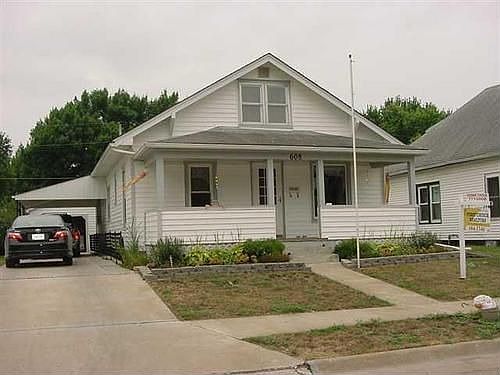 2nd image of 908 Clinton Ave