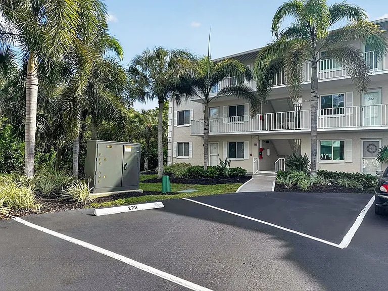 3041 Sandpiper Bay Cir #H201 — Photo 8