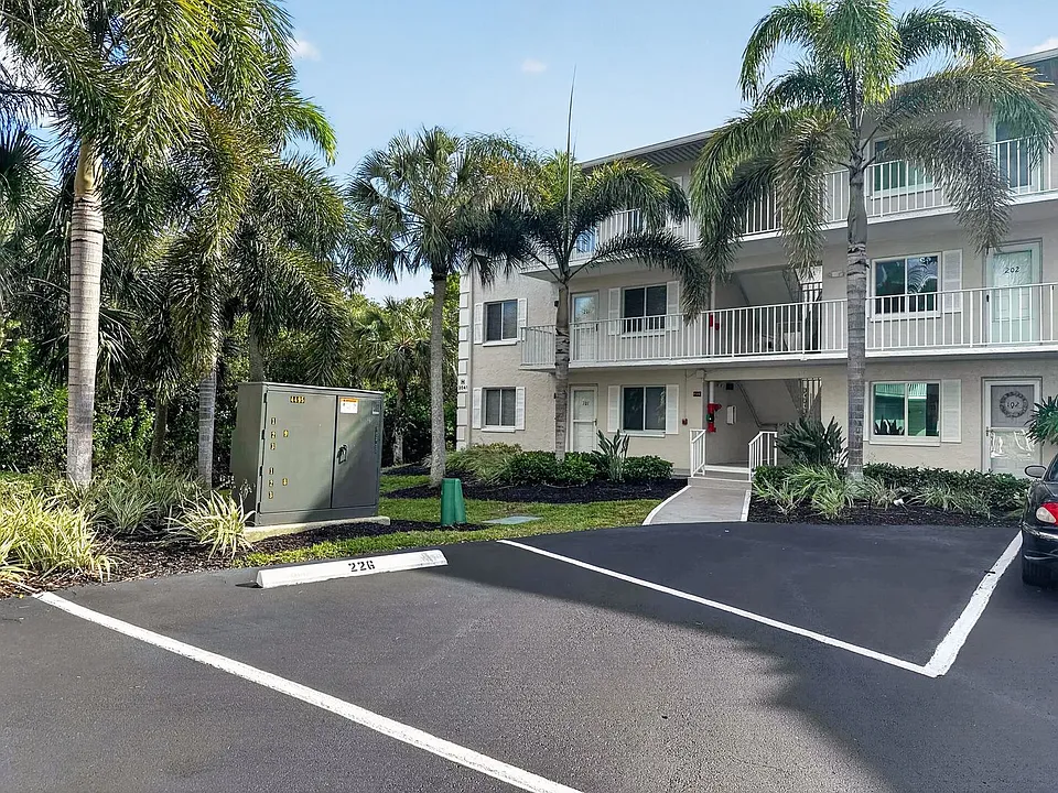 3041 Sandpiper Bay Cir #201