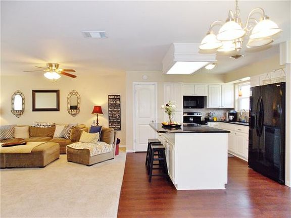 5th image of 404 Bird Ln