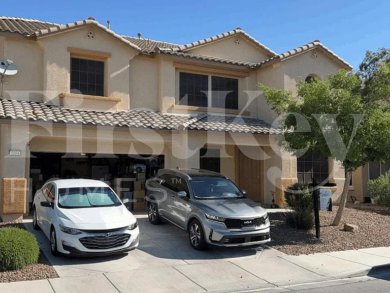1104 E Hammer Ln — Photo 1