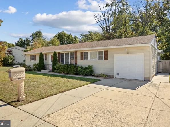 1091 Grandview Dr, Pine Hill, NJ 08021