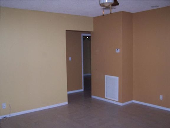 2nd image of 5737 Lincoln St