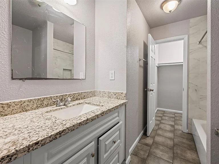 6138 Kenilwood Dr — Photo 9