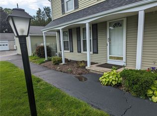 12 Springwood Dr, Webster, NY 14580