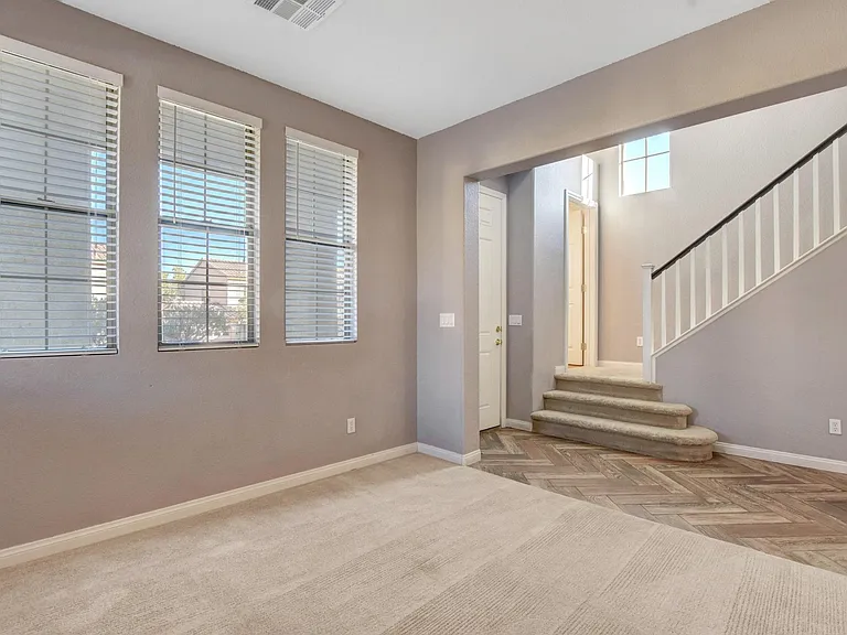 2349 Brooklyn Bridge St — Photo 37