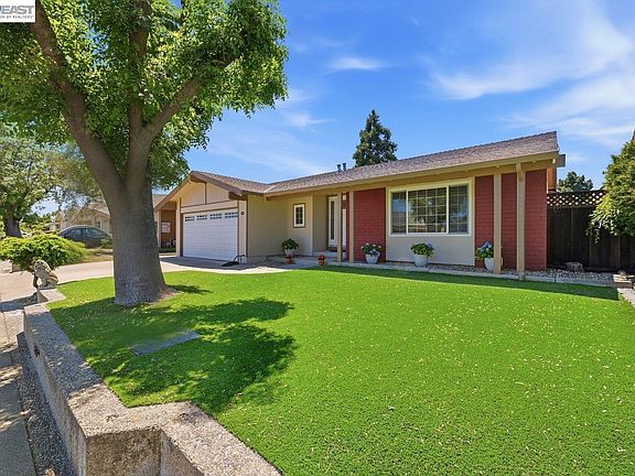 2nd image of 35939 Ashton Pl