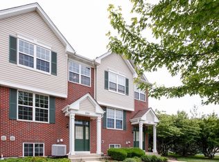 255 S Oak Creek Ln, Romeoville, IL 60446