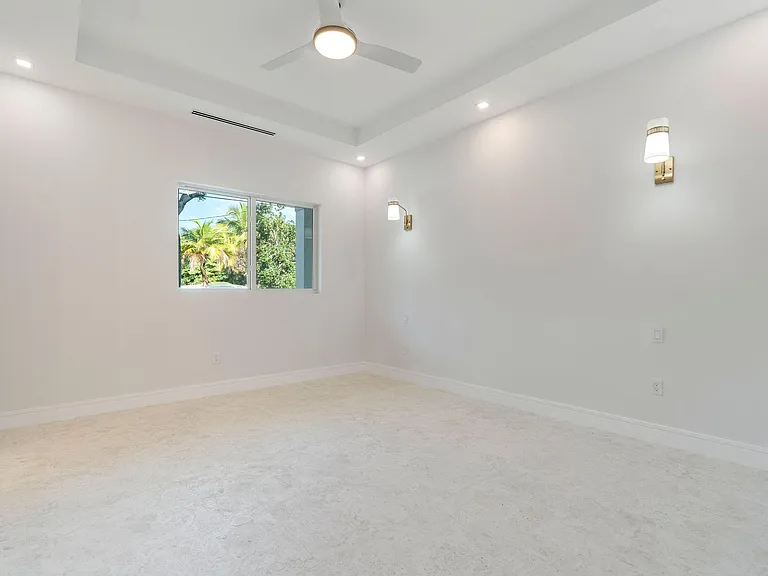 114 Royal Ln — Photo 49
