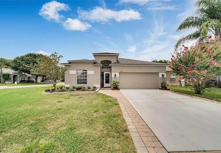 318 Clydesdale Cir — Photo 1