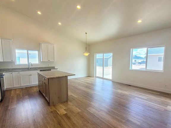 4th image of 2359 Almo Ave