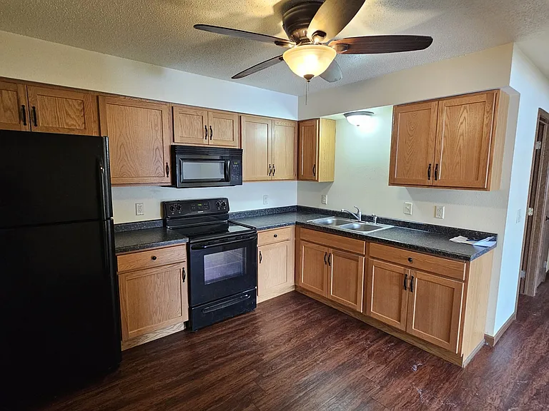 214 Bowman Ln — Photo 1
