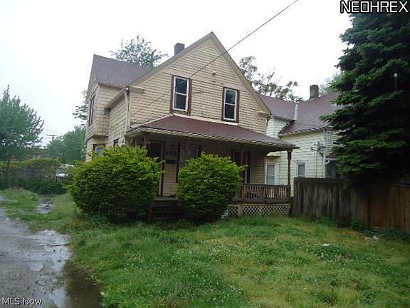 3rd image of 982-988 E 69th Pl