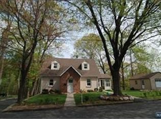 43 Chestnut Ave, Park Ridge, NJ 07656