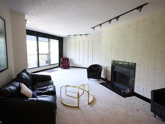 5th image of 19000 Lake Rd APT 143