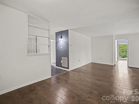 4th image of 4902 Spring Lake Dr APT E
