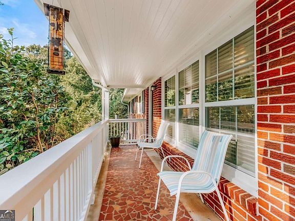 4th image of 255 Caroline Ave