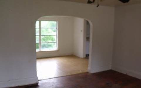 2nd image of 40 Long St