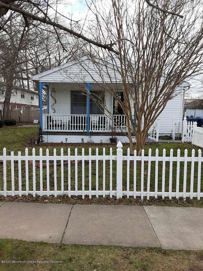 263 Fisher Ave photo 1