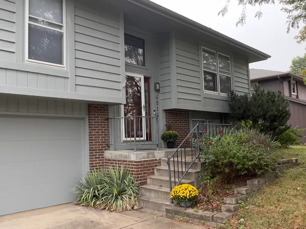 6016 SW 23rd St, Topeka, KS 66614
