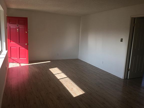 3rd image of 2244 Montrose Ave #3