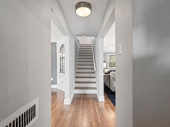 3rd image of 1453 Greystone Dr