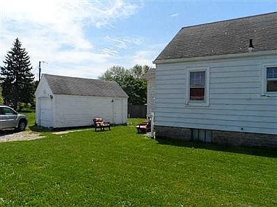3rd image of 1827 N Lynhurst Dr