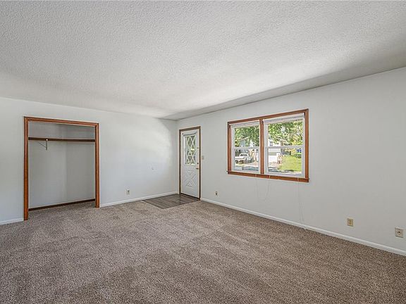 5th image of 401 Woodland Ave